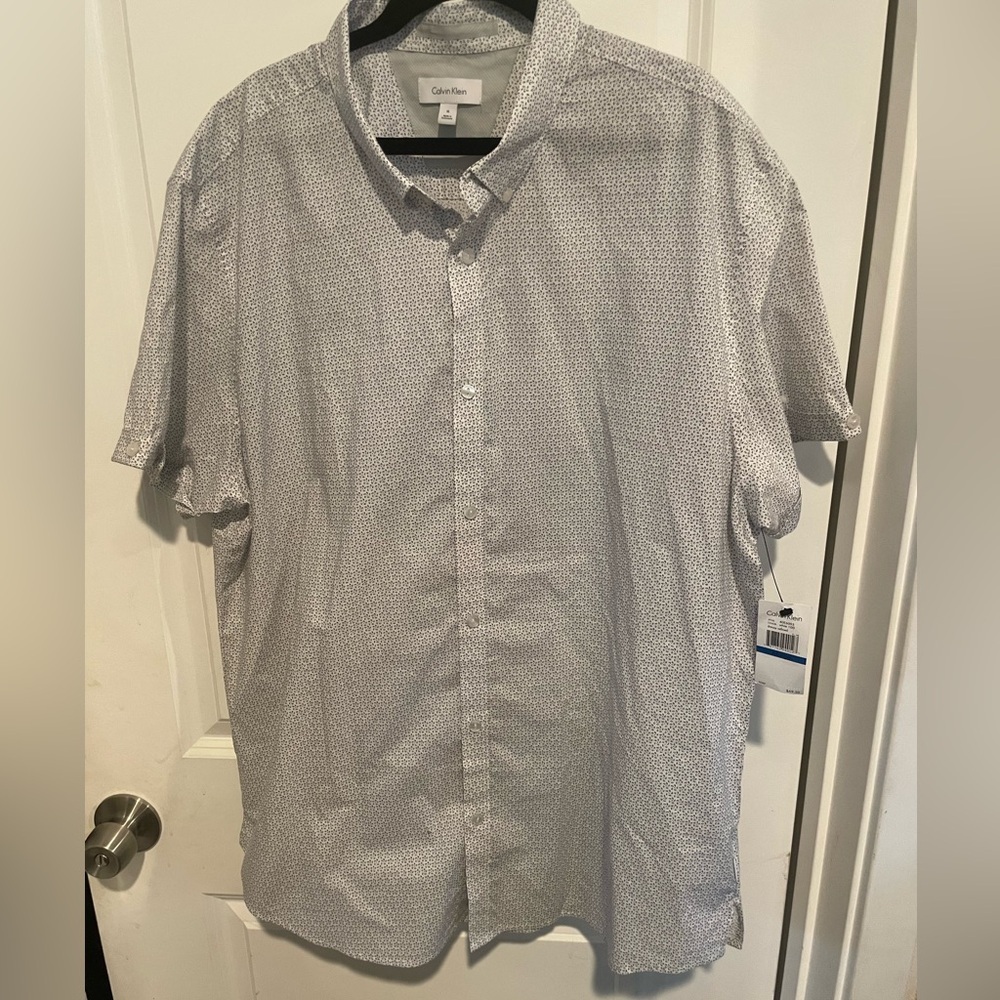 NWT Calvin Klein Men's Gray Short Sleeve Shirt Size XL